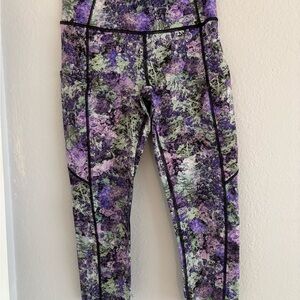 W’s Lululemon capri leggings